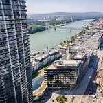 Eurovea Tower 27th Floor דירה